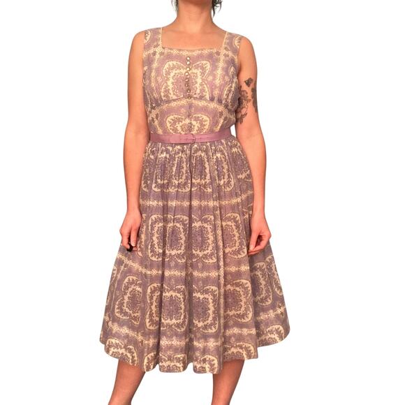 1950s Shirley Lee Purple Floral Fit and Flare Cocktail Dress - Picture 4 of 9